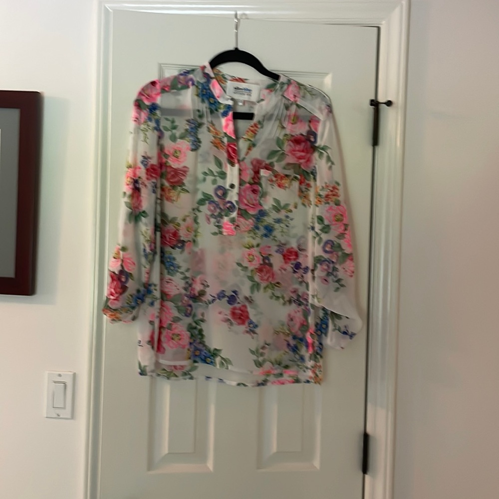 Floral print blouse